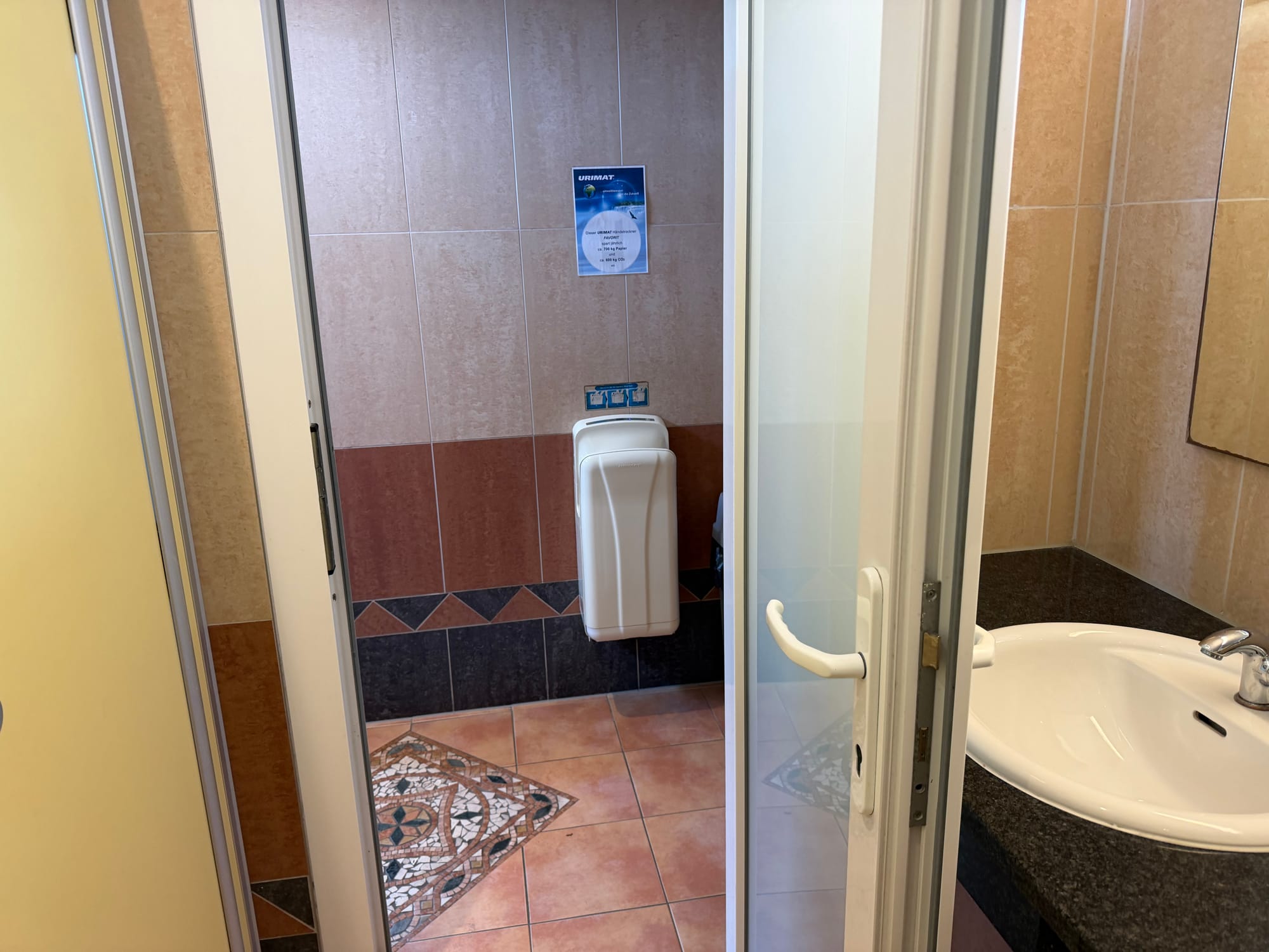 Camping direkt am Rhein: Unser Check vom Wellness-Rheinpark-Camping Bad Hönningen