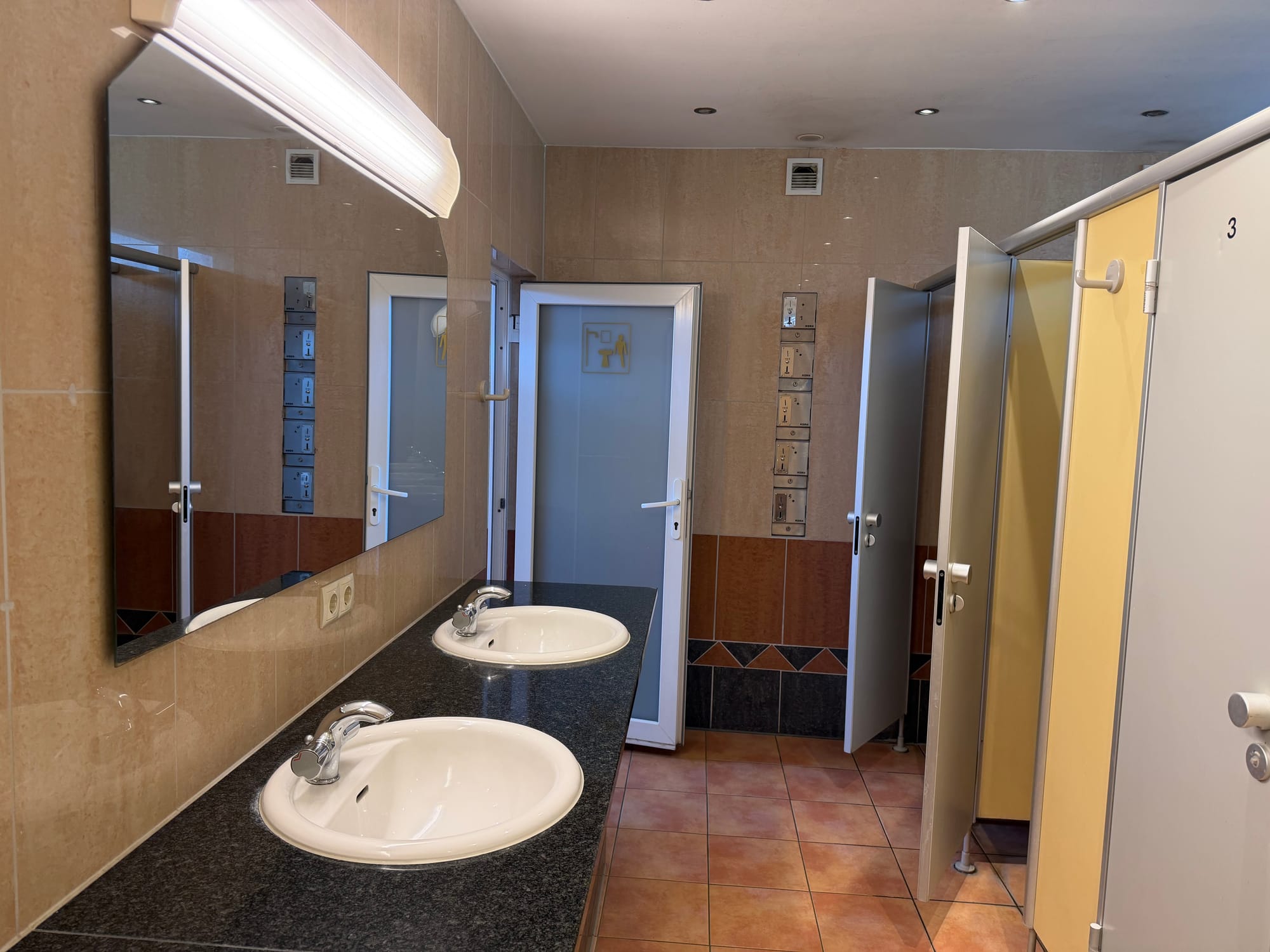 Camping direkt am Rhein: Unser Check vom Wellness-Rheinpark-Camping Bad Hönningen