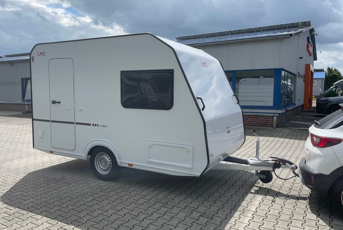 Digitaler Fahrzeugschein: So speicherst du Auto und Wohnwagen in der i-Kfz App